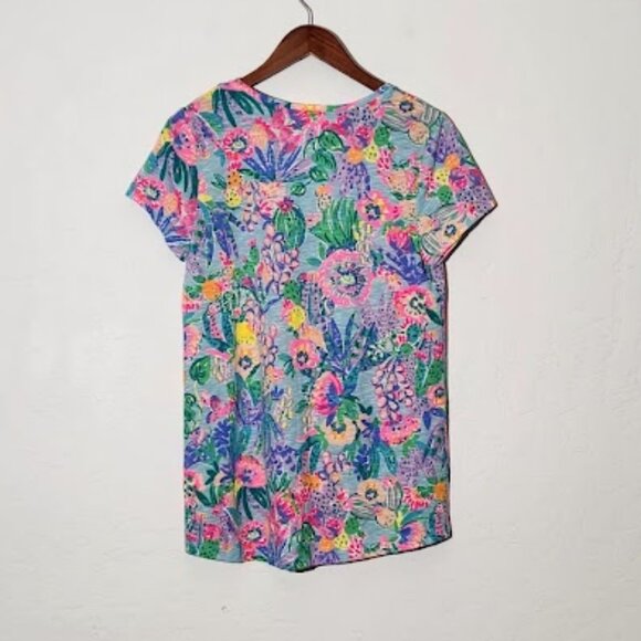 Lilly Pulitzer Women's Short Sleeve V-neck Tee Size Medium - Picture 3 of 4